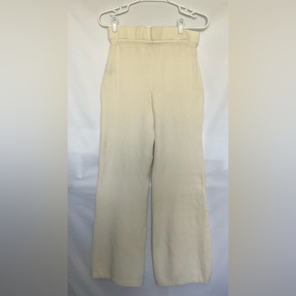 Cream Wide Leg Knit Pants & crop top for Casual Elegance - Picture 11 of 11